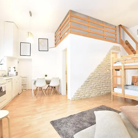 Hidden Gem In With Free Parking Apartment *